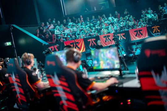 而本届混合 而本届混合